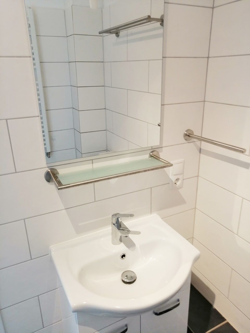 Apt. 1 Bad 01 Apt. 1 Bad 01