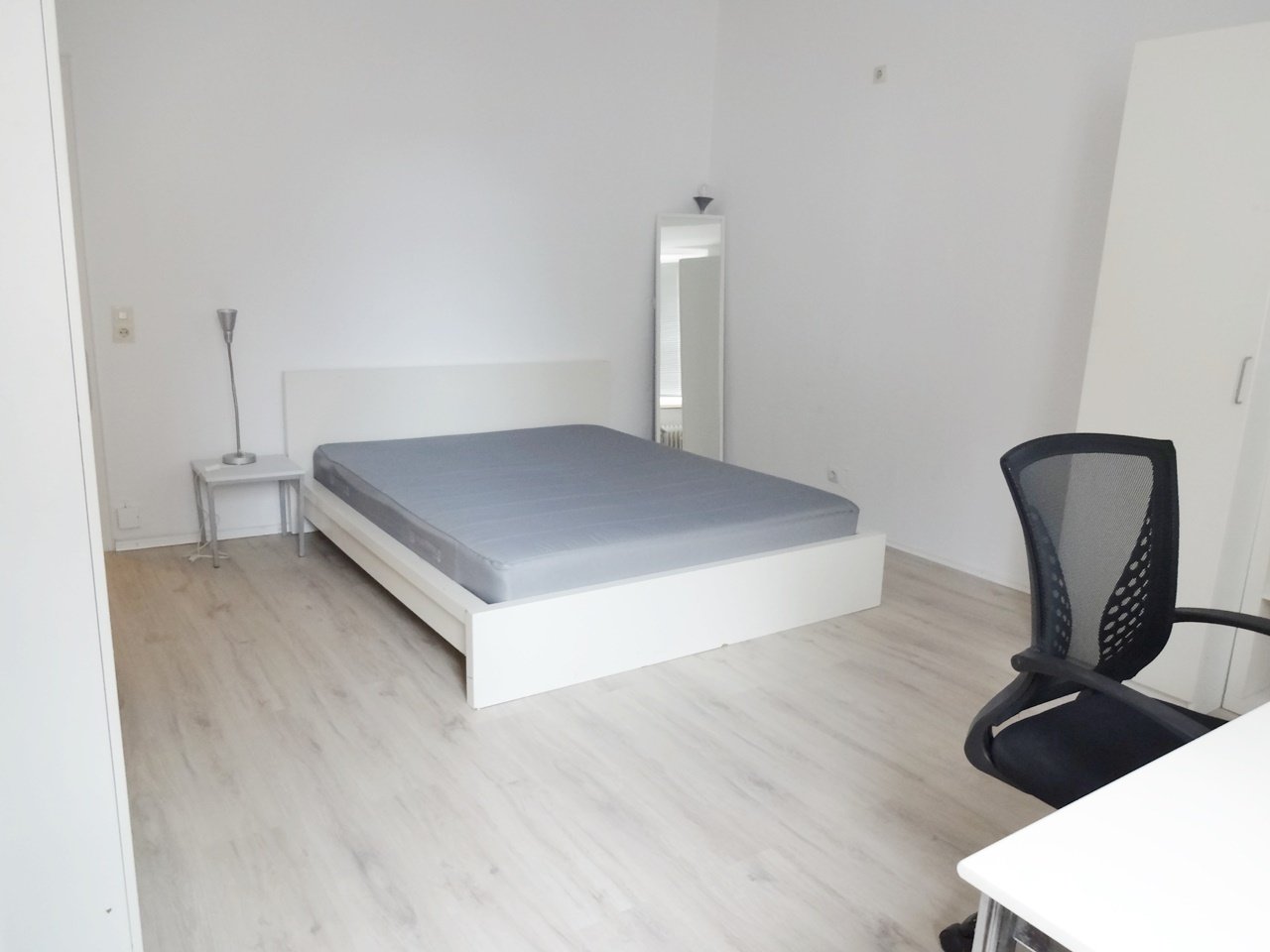 Zimmer links 02 Zimmer links 02